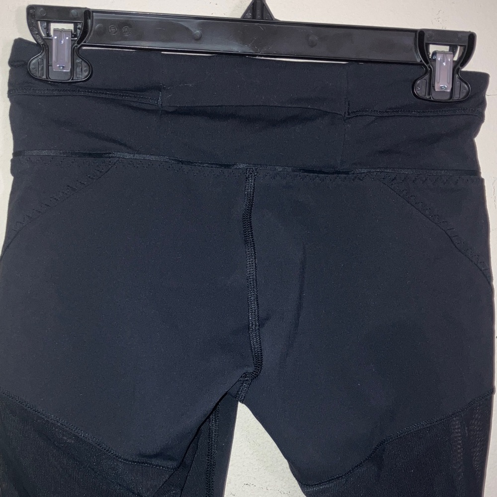 Lululemon Athletica Black out run Crop